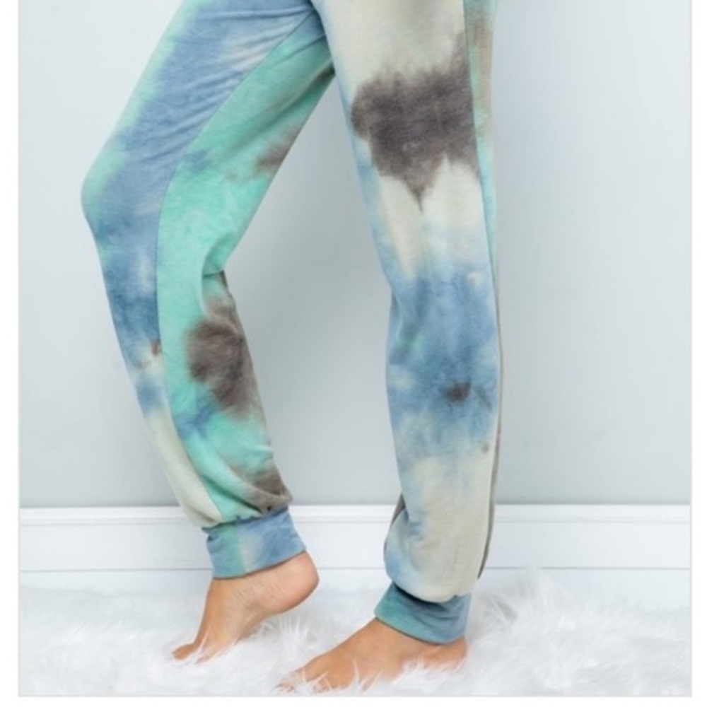🌪🦋BLUE CHARCOAL TIE DYE JOGGERS - Picture 4 of 4
